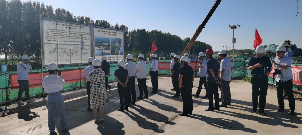 9��13�������ĳ����˴��I(l��ng)��(d��o)�R�V�������ٵ�һ���W�R�ҹ�˾�ڽ��(xi��ng)Ŀ���ͱ�վ���جF(xi��n)��(ch��ng)����ʩ���F(xi��n)��(ch��ng)�_չȫ�ЬF(xi��n)��ˮ�W(w��ng)���O(sh��)���}ҕ�켰�ش������(xi��ng)Ŀ����(d��o)��������ˮ�����h�M�ɆT��λɽ���^(q��)��������(hu��)������˾����(j��ng)����������k����������Ⱥ�ǵ��I(l��ng)��(d��o)��ͬ���(d��ng)�����O(sh��)��λ�F(xi��n)��(ch��ng)ؓ(f��)؟(z��)���w�d�yԔ��(x��)��B�˹����|(zh��)������ȫ���M(j��n)�ȼ���һ��Ӌ(j��)����